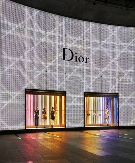 new look Dior flagship